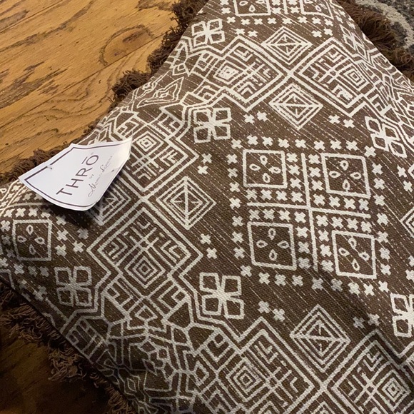 Thro handmade decorative pillow sham - Picture 5 of 5